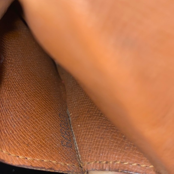 Authentic Louis Vuitton Monogram Case - Picture 10 of 16